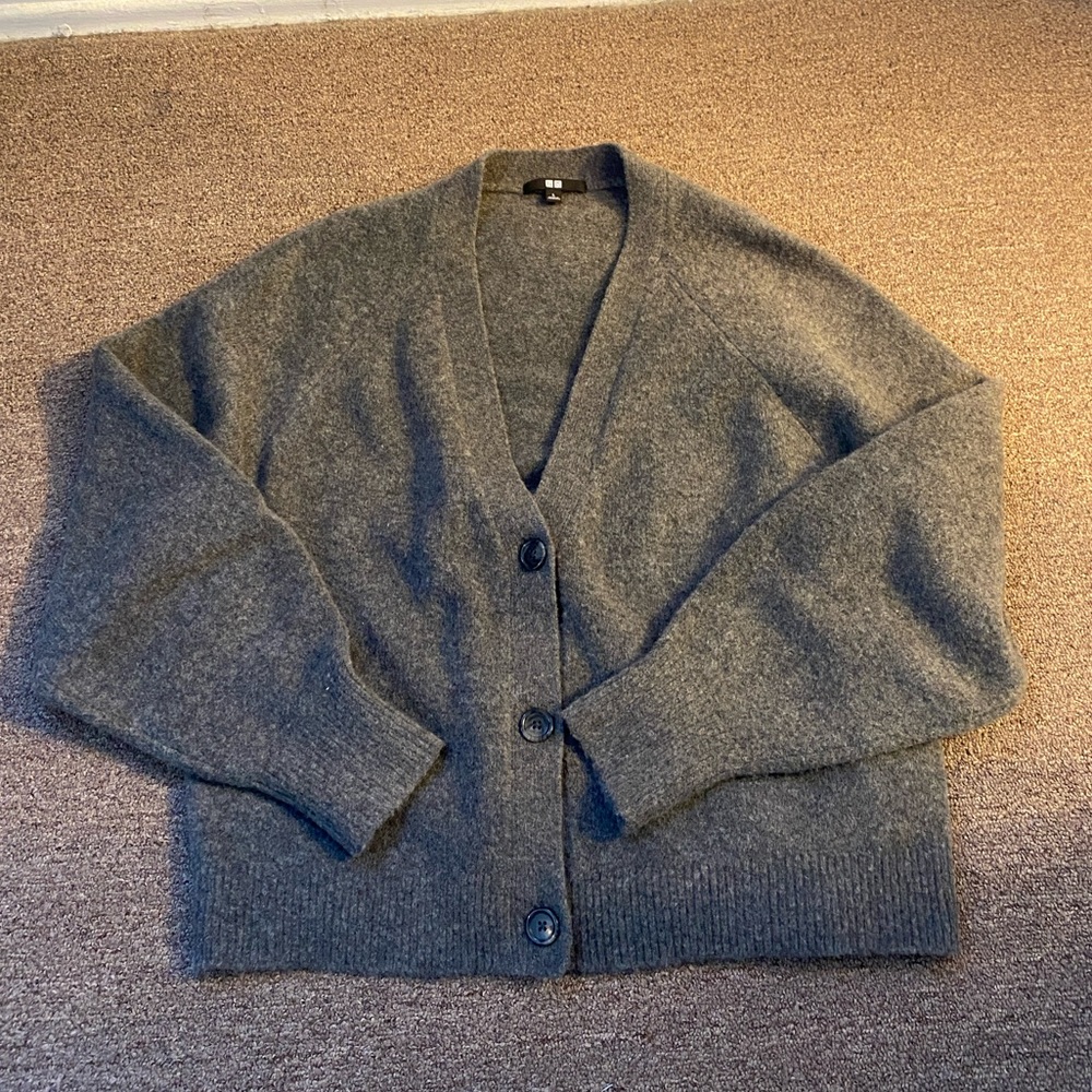 UNIQLO sweater grey